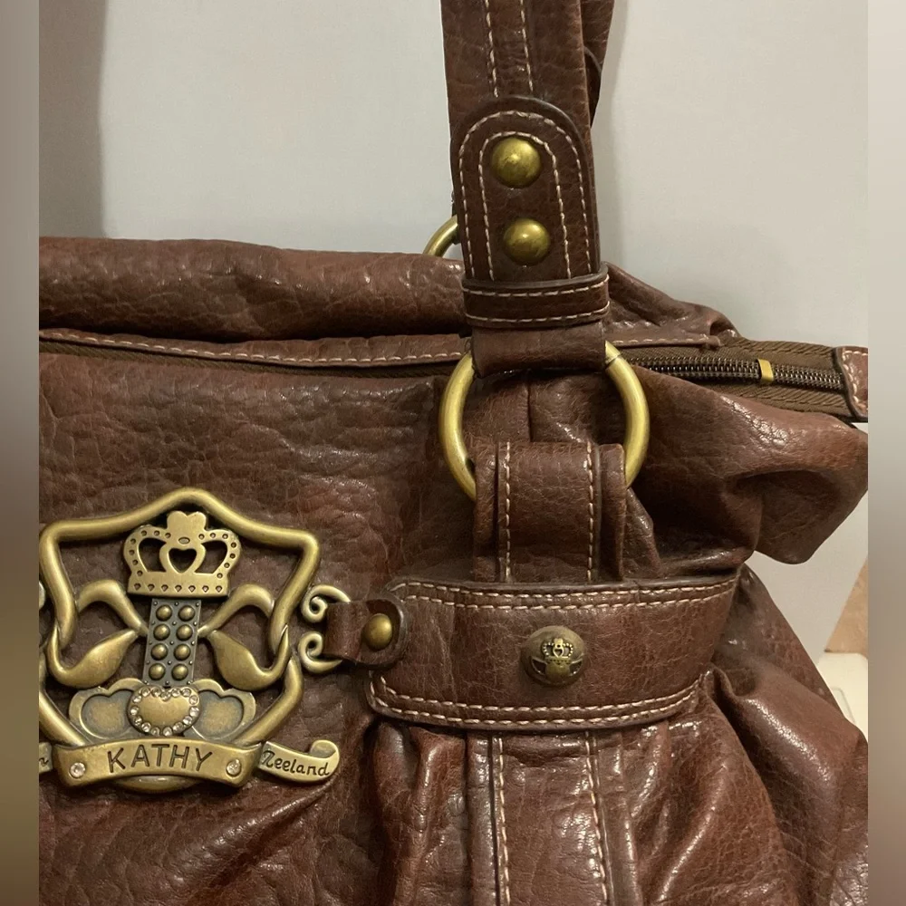 Kathy Van Zeeland Chocolate Shoulder Bag with Brass Details - Picture 4 of 11